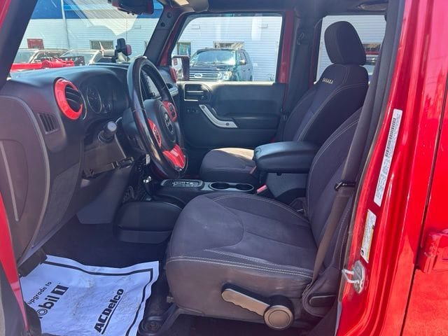 Used 2014 Jeep Wrangler Unlimited Sahara w/ Mopar Chrome Edition Group AWD/4WD image 14