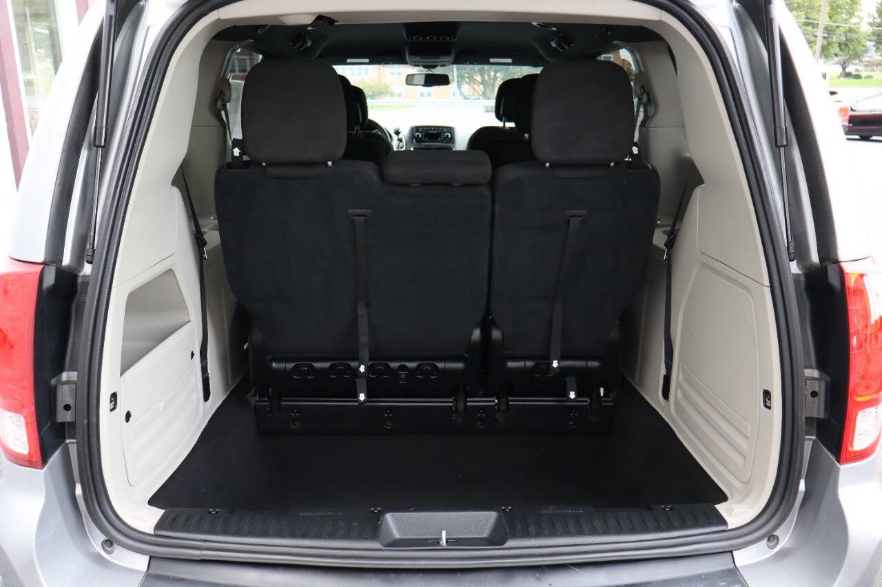 Used 2016 Dodge Grand Caravan SE FWD image 4