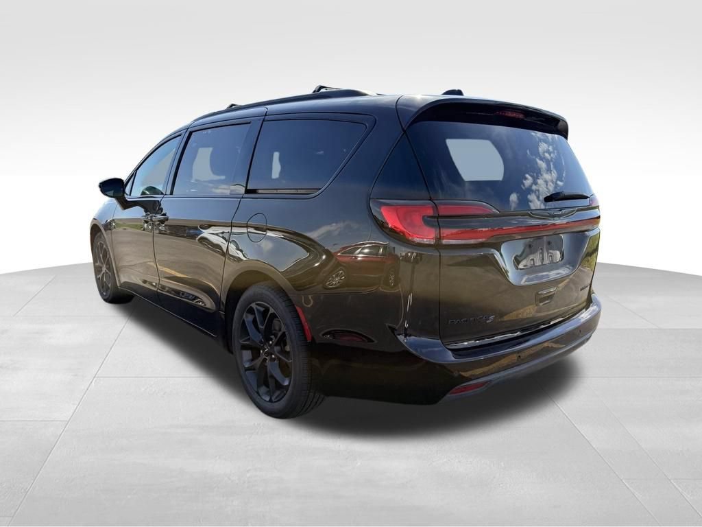Used 2025 Chrysler Pacifica Limited FWD image 5