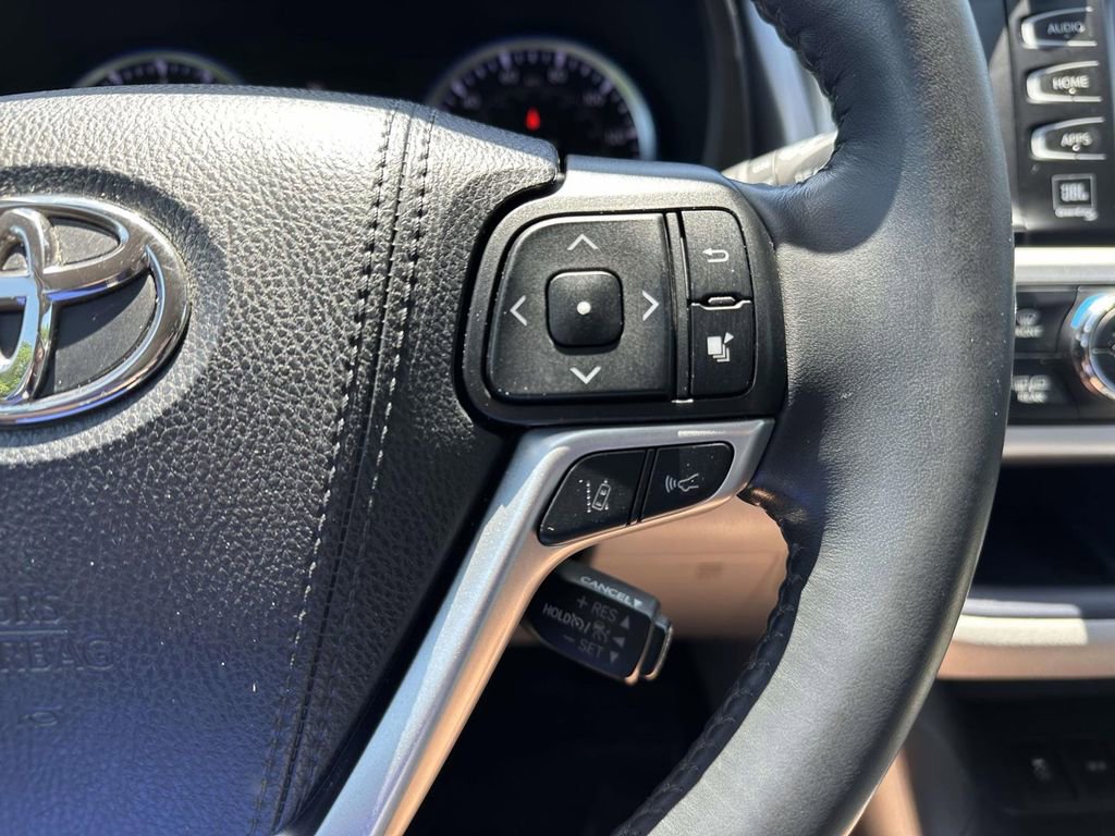 Used 2019 Toyota Highlander Limited AWD/4WD image 14