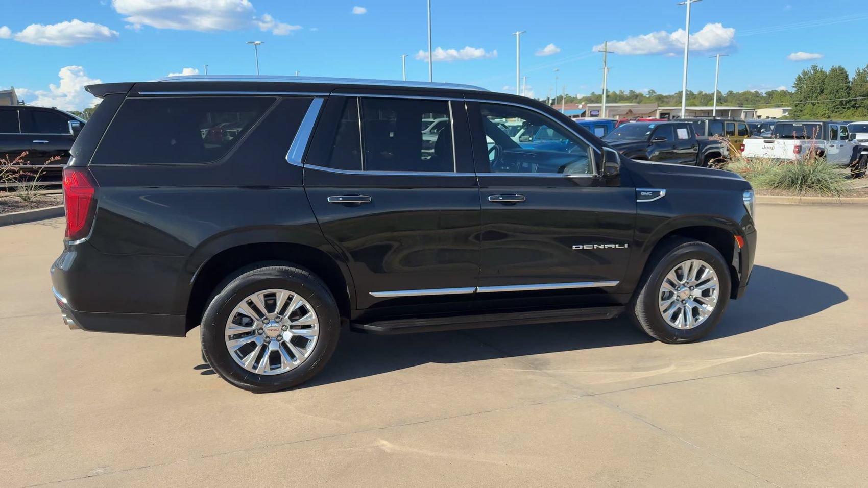 Used 2024 GMC Yukon Denali AWD/4WD image 8