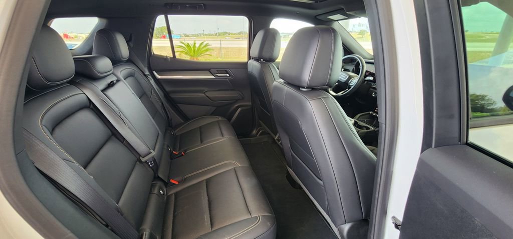 Used 2025 GMC Terrain Elevation w/ Elevation Premium Package image 16