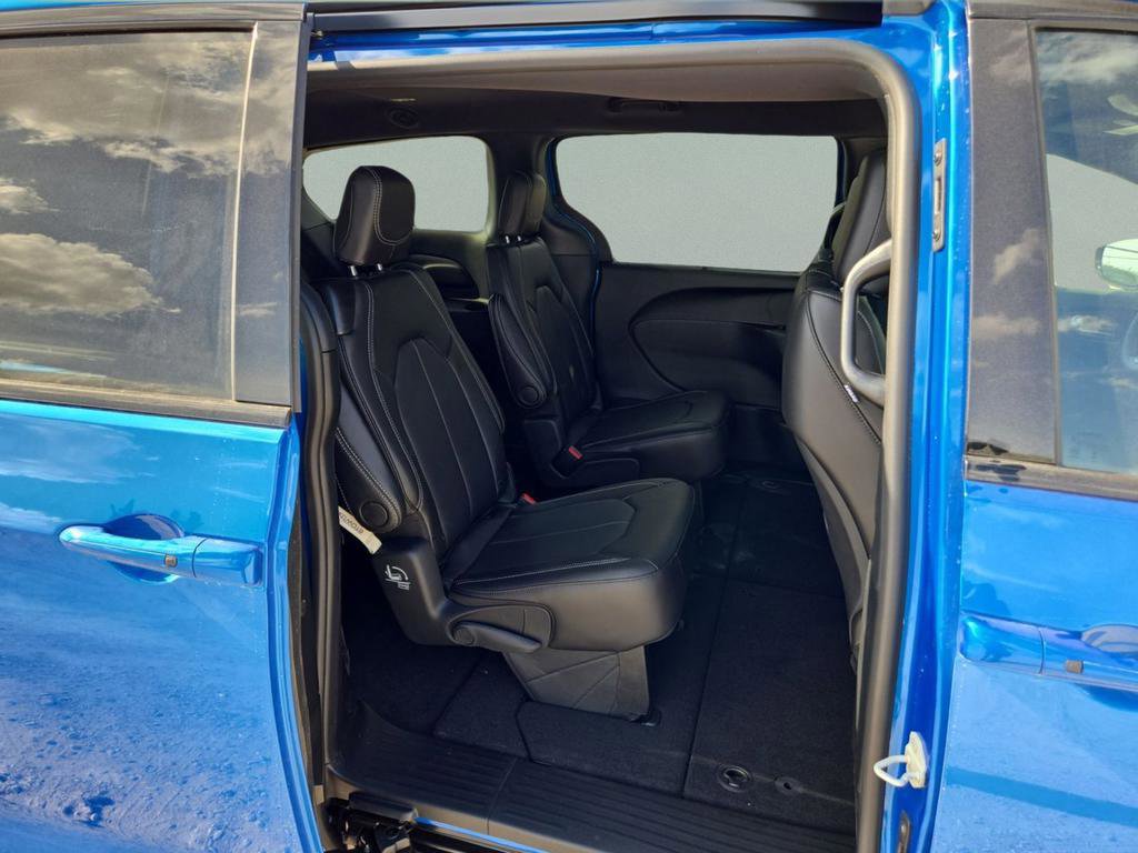 New 2026 Chrysler Pacifica Select FWD image 26