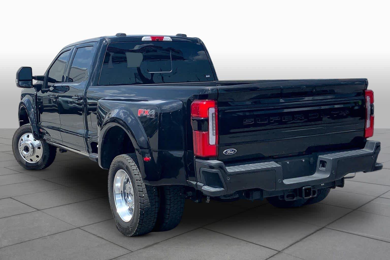 Used 2025 Ford F450 Platinum w/ FX4 Off-Road Package AWD/4WD image 12