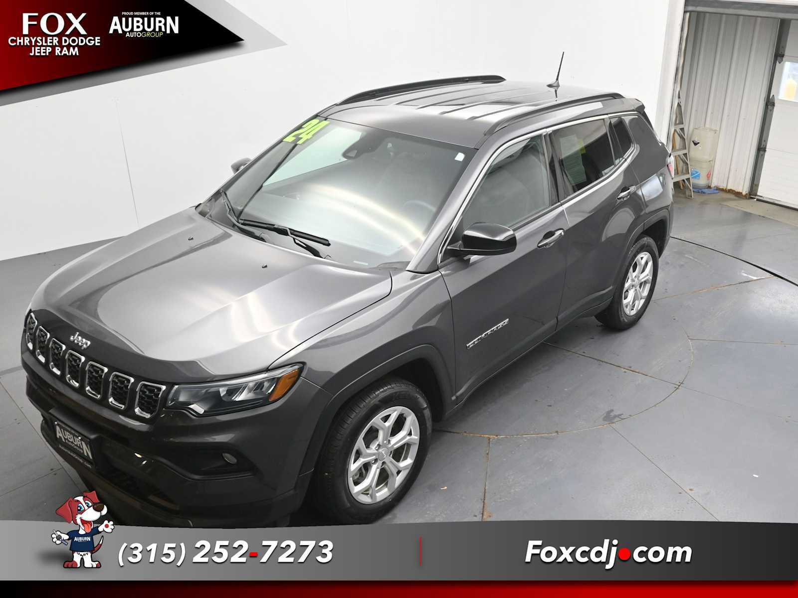 Used 2024 Jeep Compass Latitude w/ Convenience Group AWD/4WD image 29