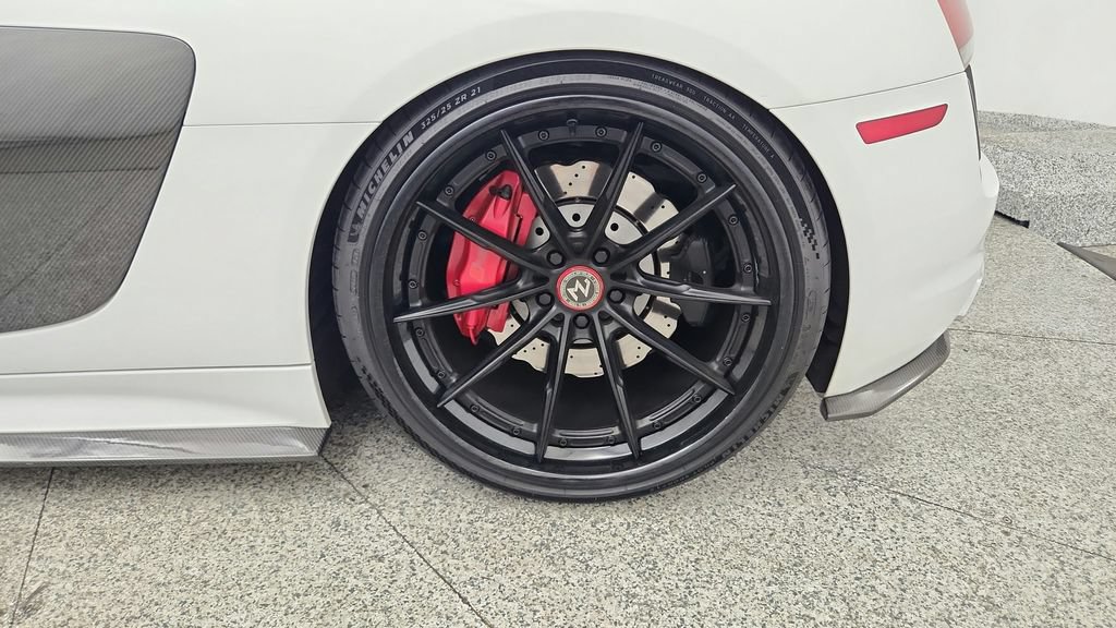 Used 2017 Audi R8 V10 w/ Carbon Exterior Package AWD/4WD image 15