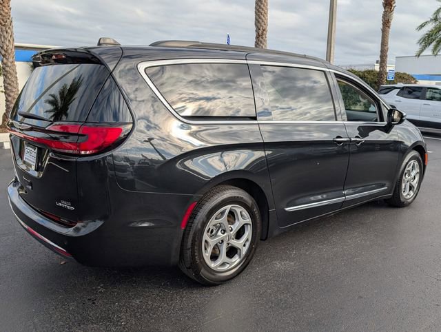 Used 2023 Chrysler Pacifica Limited image 19