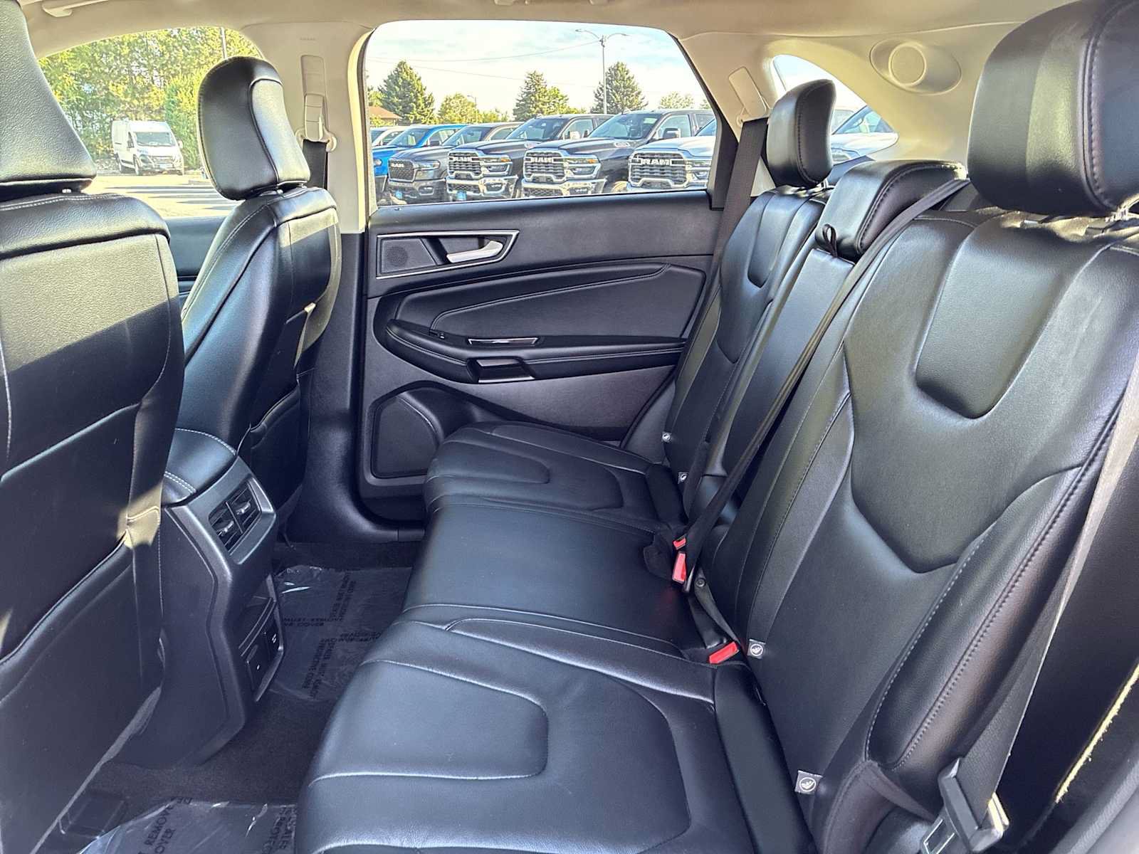 Used 2020 Ford Edge Titanium w/ Class II Trailer Tow Package AWD/4WD image 25