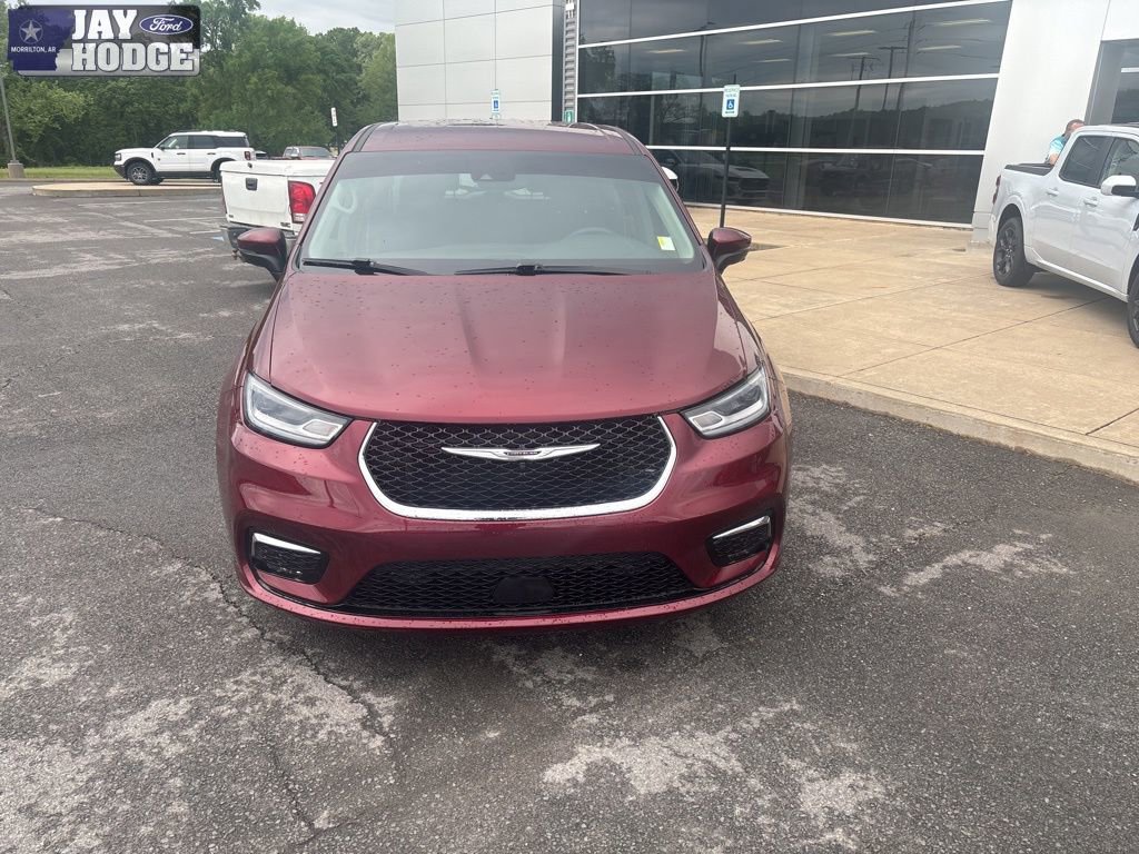Used 2023 Chrysler Pacifica Touring-L image 2