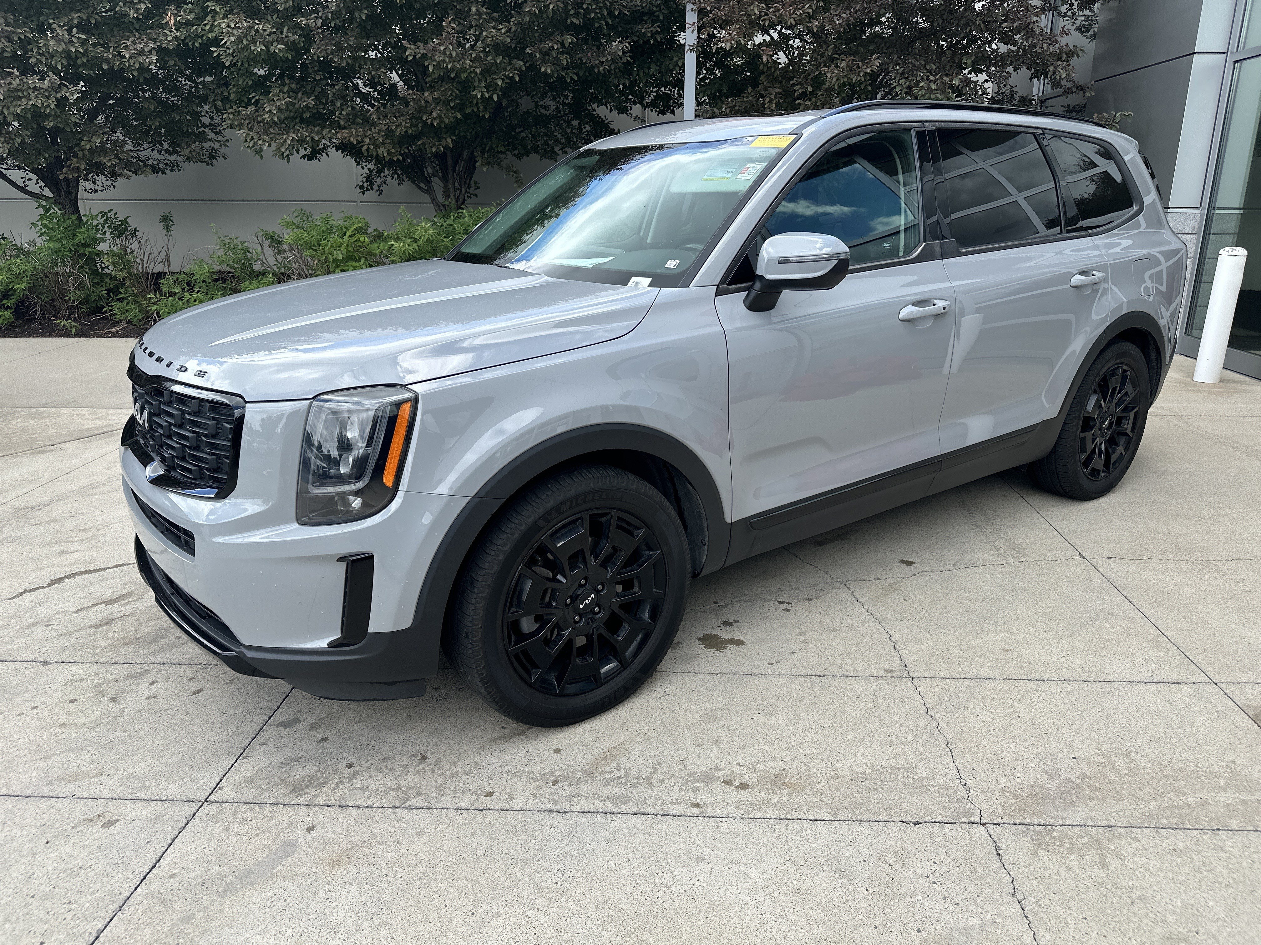 Used 2022 Kia Telluride EX w/ EX Premium Package AWD/4WD image 3