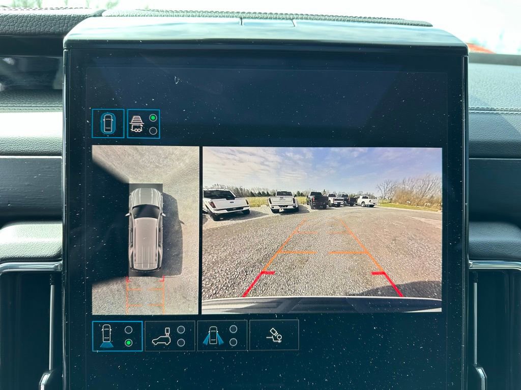 Used 2025 GMC Yukon Denali w/ Sun & Power Step Package image 5