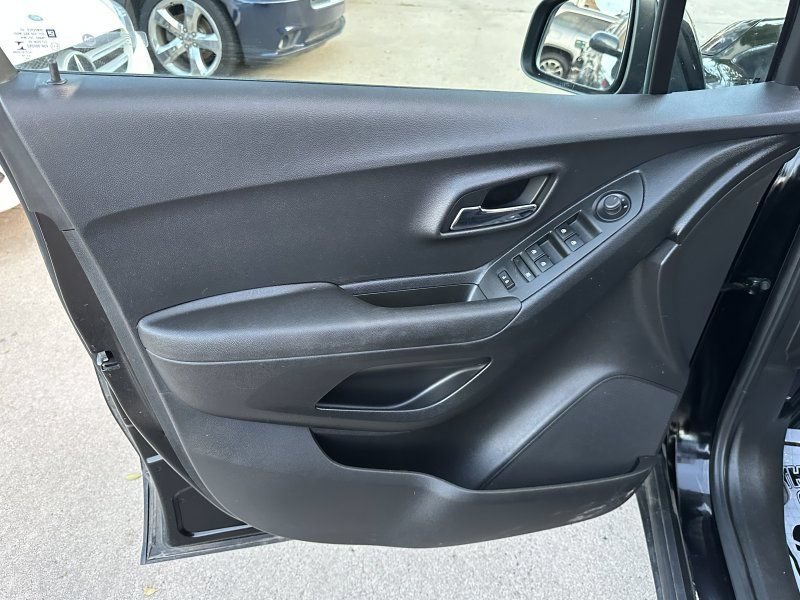 Used 2019 Chevrolet Trax LT FWD image 10
