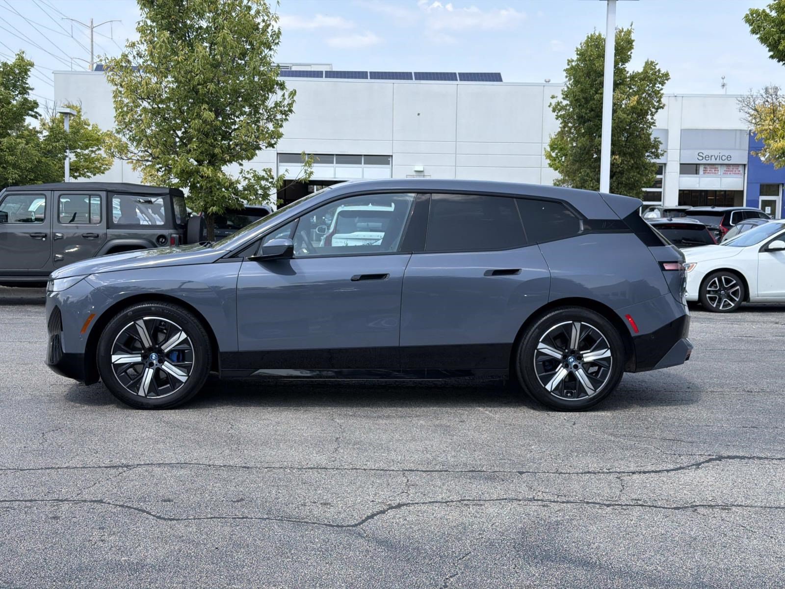 Certified 2022 BMW iX xDrive50 w/ Sport Package AWD/4WD image 8