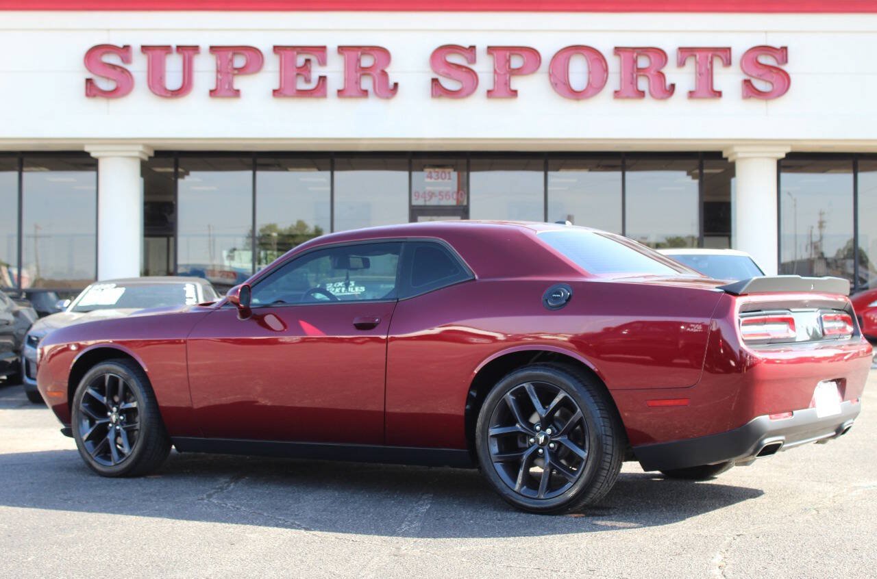 Used 2019 Dodge Challenger SXT w/ Blacktop Package RWD image 5