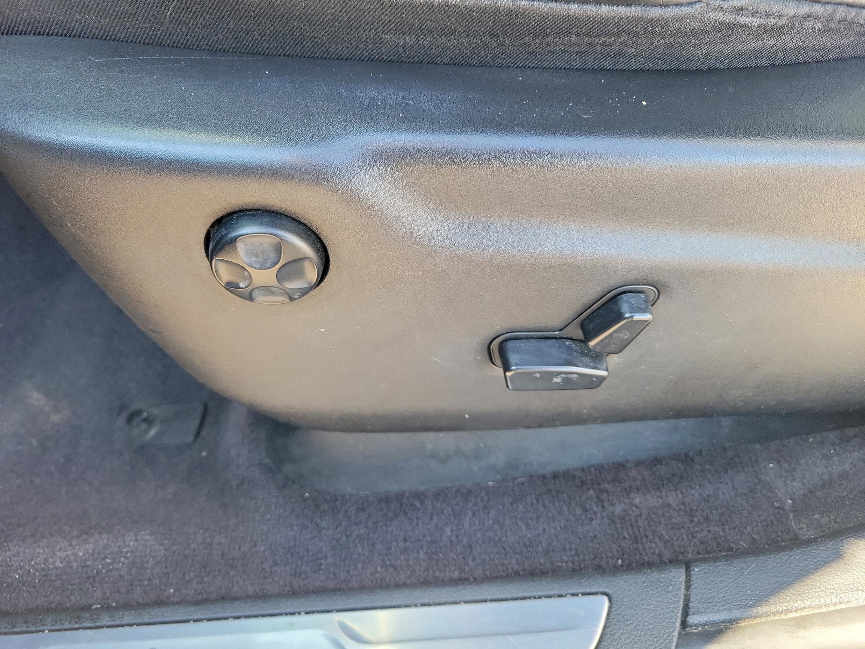 Used 2015 Jeep Grand Cherokee Limited w/ Luxury Group II image 17