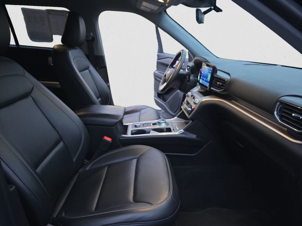 Used 2022 Ford Explorer XLT w/ Equipment Group 202A image 17