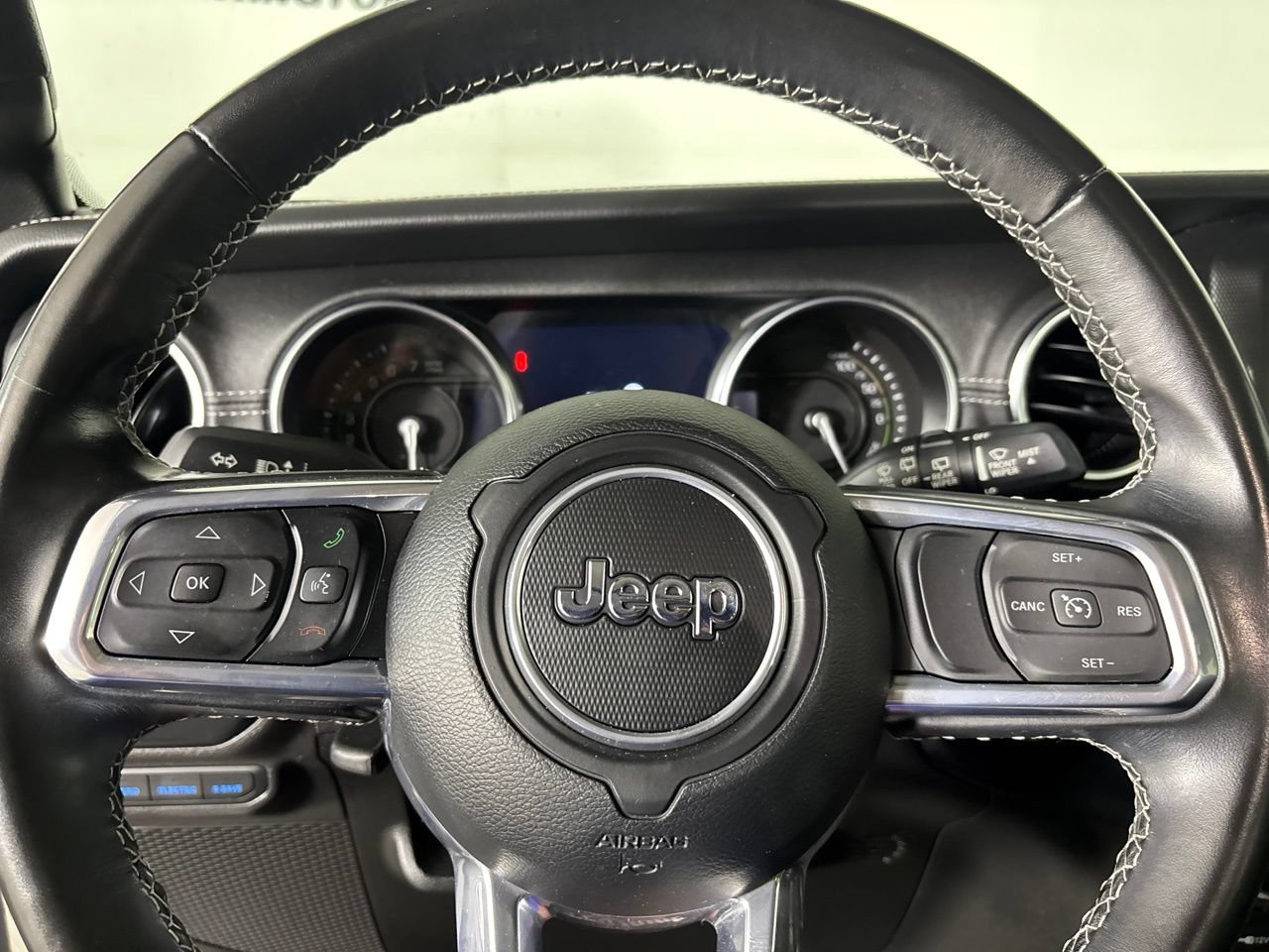 Used 2022 Jeep Wrangler Unlimited Sahara AWD/4WD image 10