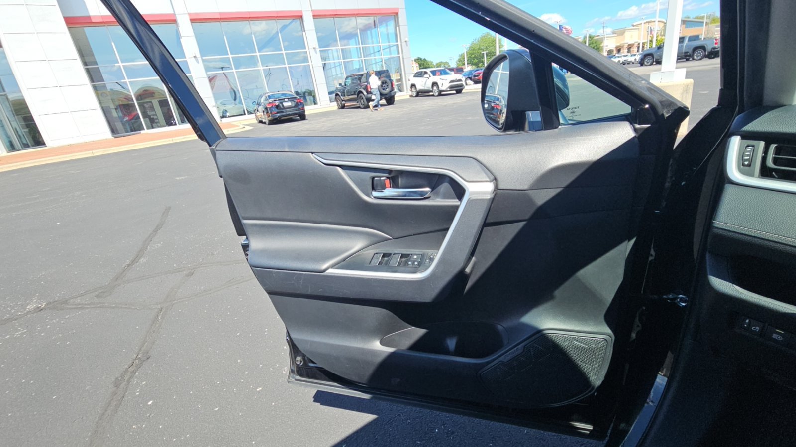 Certified 2025 Toyota RAV4 XLE AWD/4WD image 23