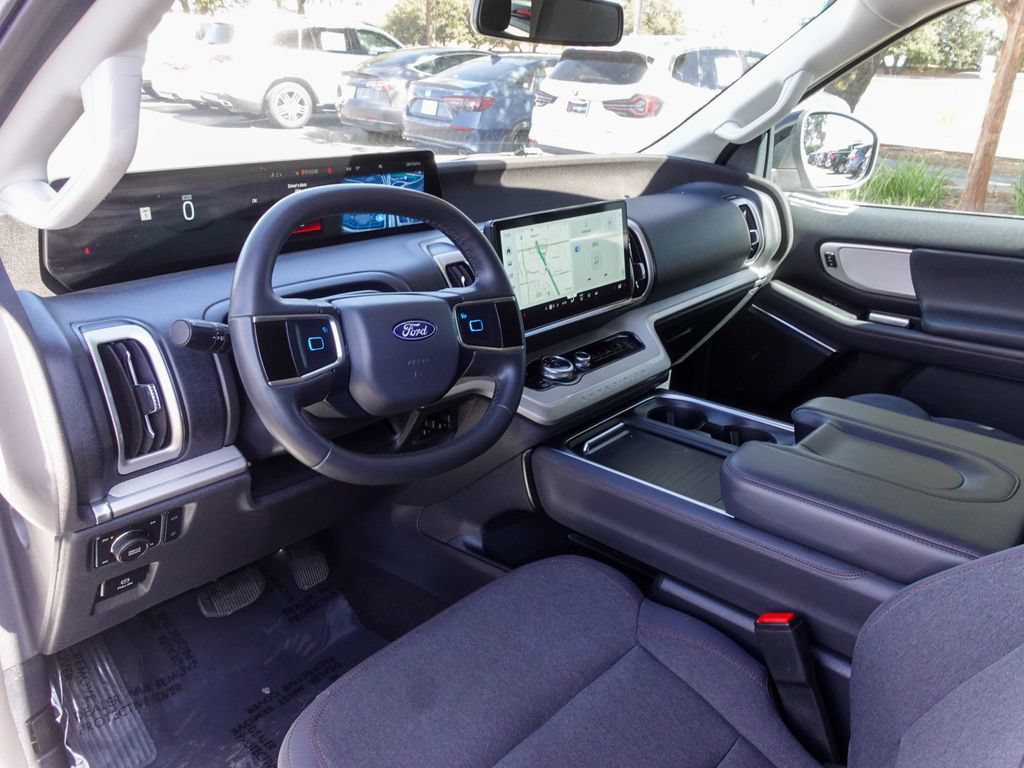 Used 2025 Ford Expedition Max Active AWD/4WD image 12