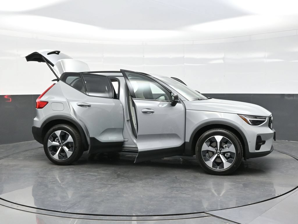 New 2026 Volvo XC40 B5 Plus w/ Protection Package Premier AWD/4WD image 44