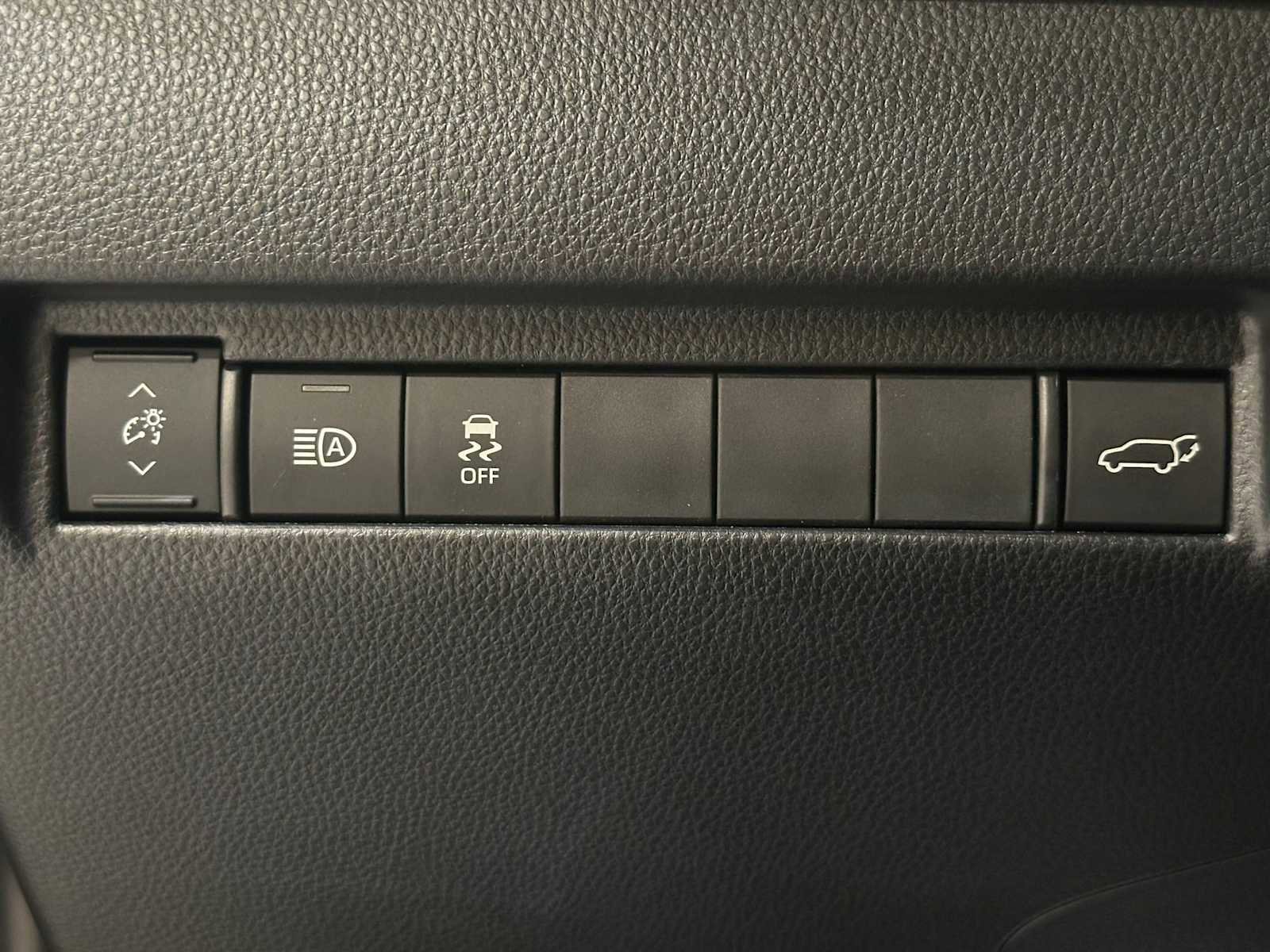 Certified 2024 Toyota Venza XLE AWD/4WD image 18