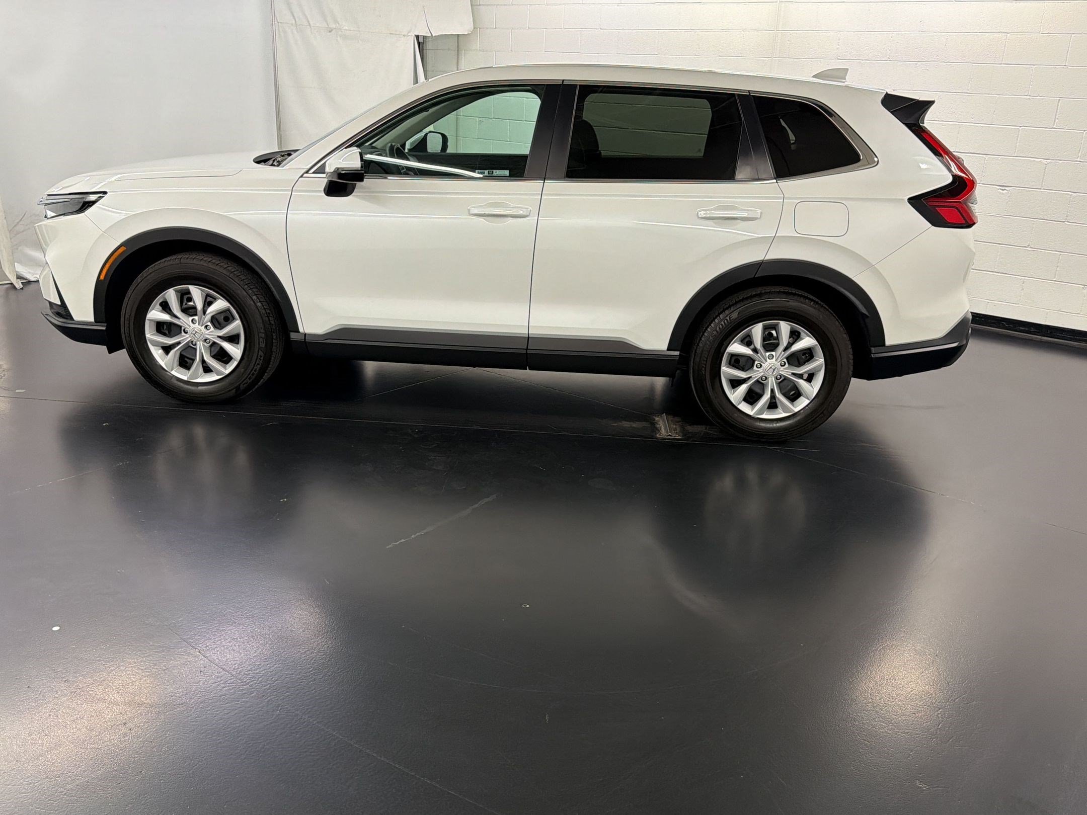 Certified 2025 Honda CR-V LX image 2