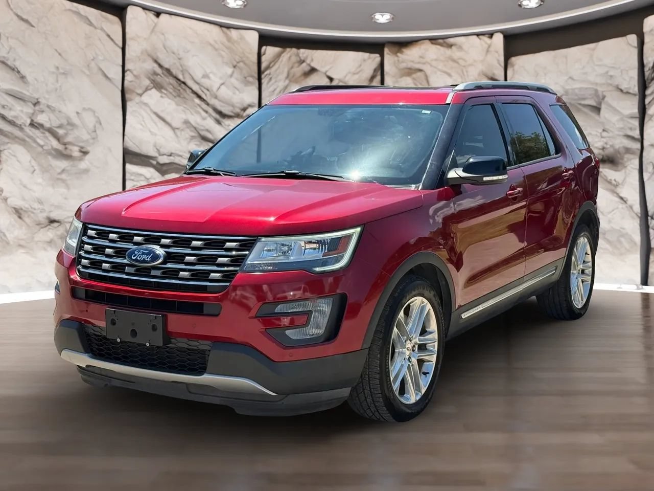 Used 2017 Ford Explorer XLT w/ Equipment Group 202A FWD image 2