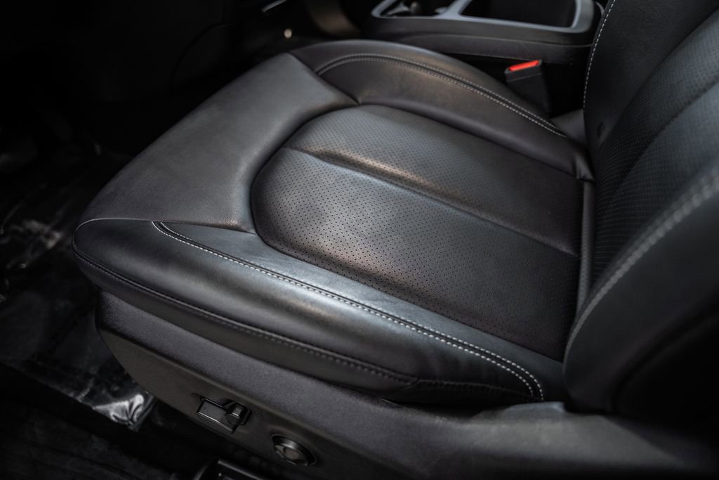 Used 2025 Chrysler Pacifica Select image 39