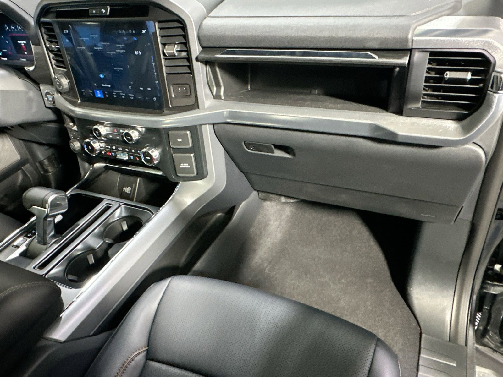 New 2025 Ford F150 Lariat w/ Equipment Group 501A Mid image 36