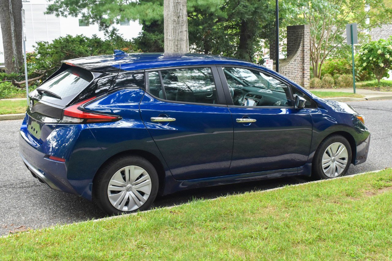 Used 2025 Nissan Leaf S FWD image 7
