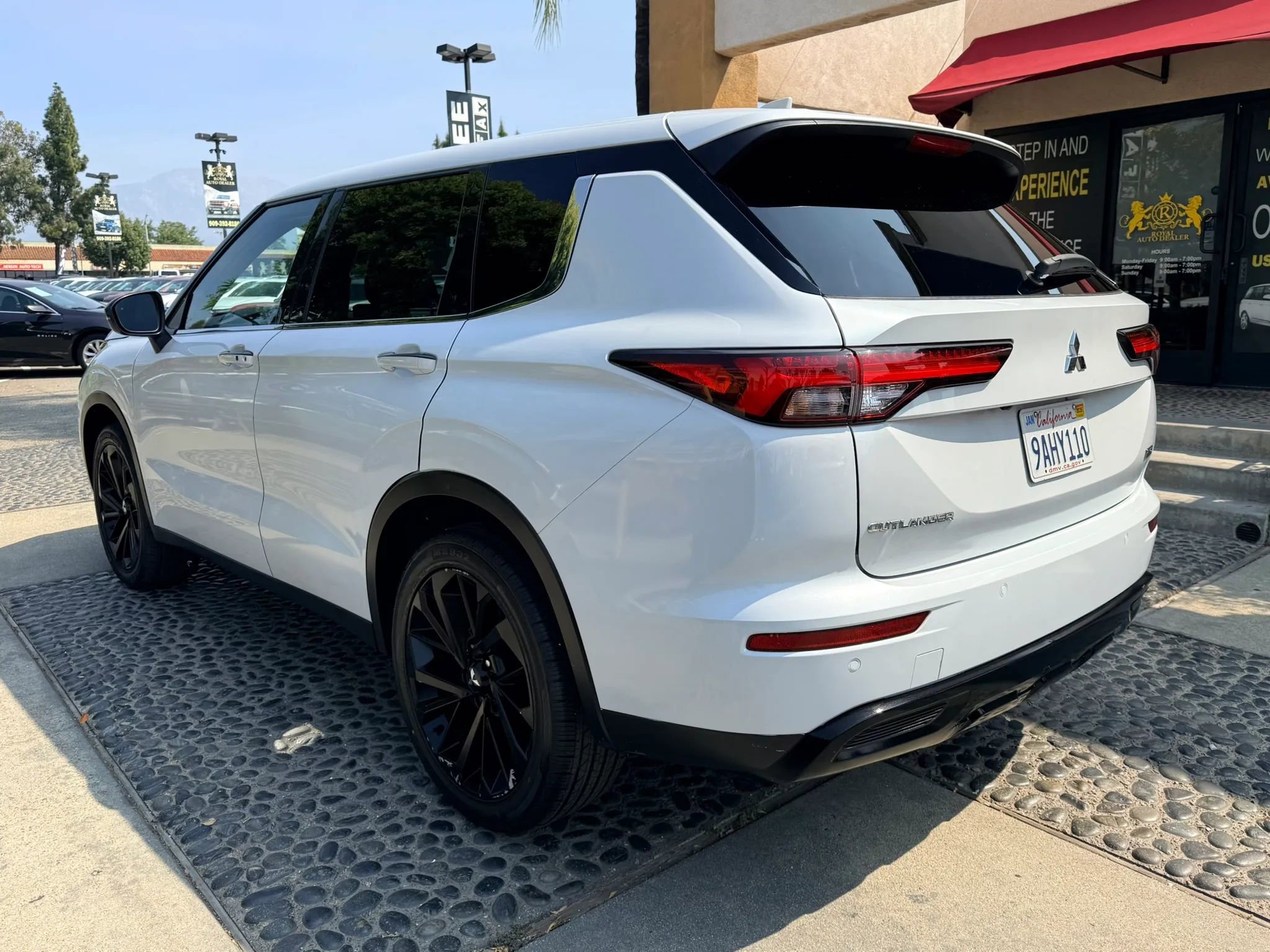 Used 2022 Mitsubishi Outlander SE image 7