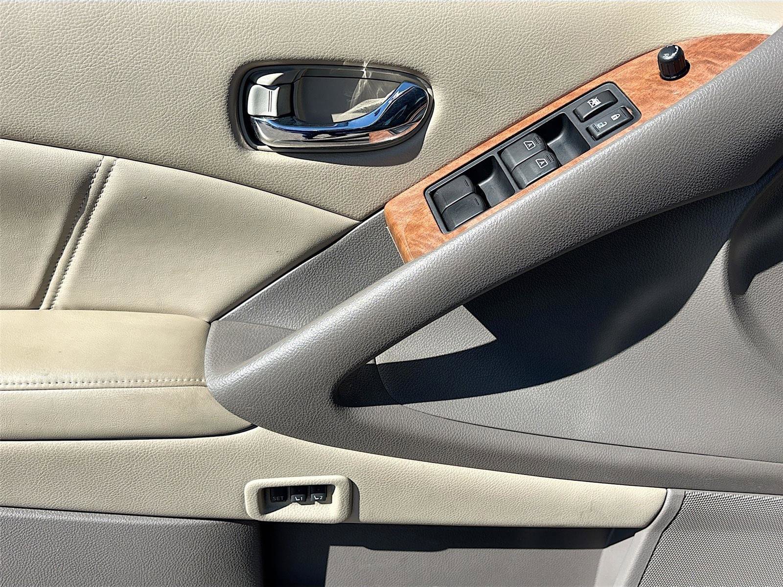 Used 2014 Nissan Murano LE w/ Platinum Edition Package image 19