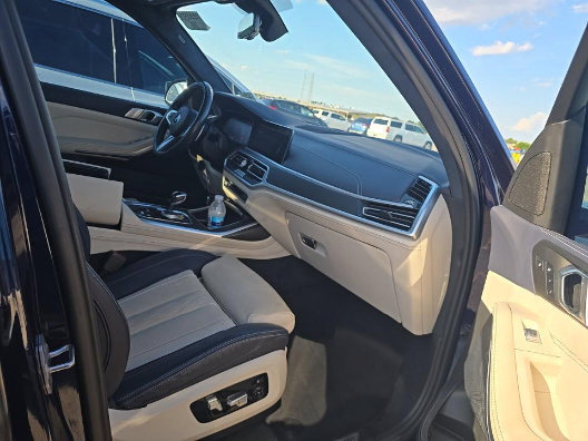 Used 2022 BMW X7 xDrive40i w/ M Sport Package AWD/4WD image 10