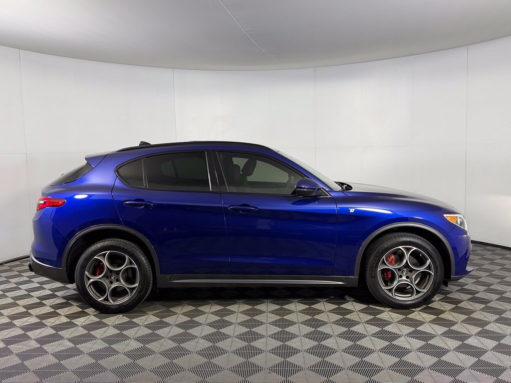 Used 2023 Alfa Romeo Stelvio Ti AWD/4WD image 8