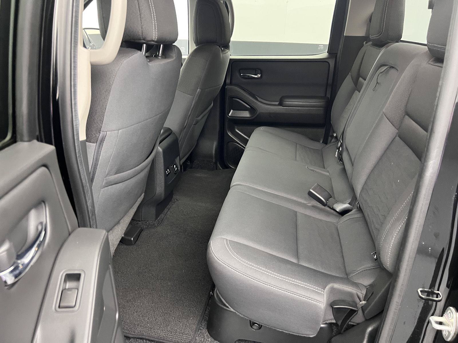 Used 2022 Nissan Frontier SV RWD image 18