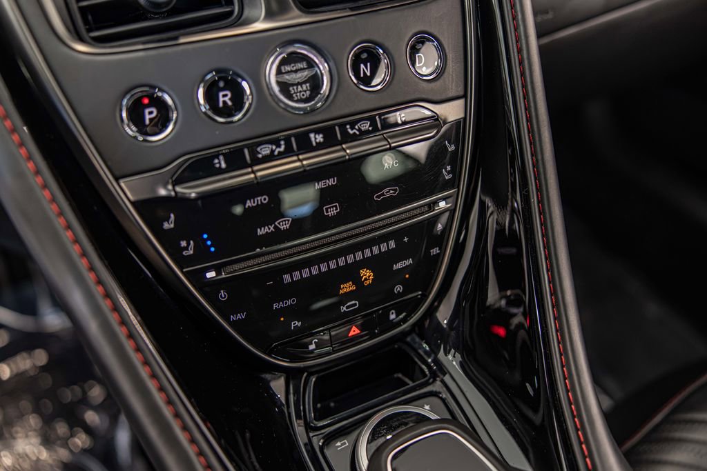 Used 2018 Aston Martin DB11 V12 image 27