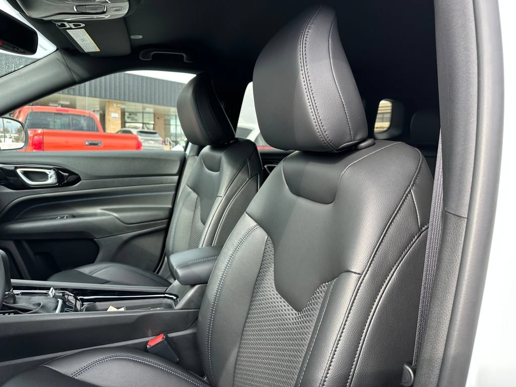 New 2026 Jeep Compass Latitude AWD/4WD image 25