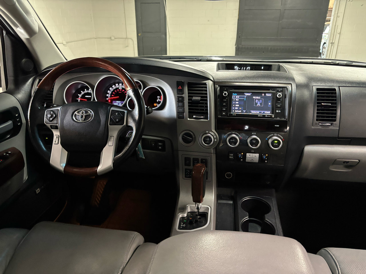 Used 2016 Toyota Sequoia Platinum image 18