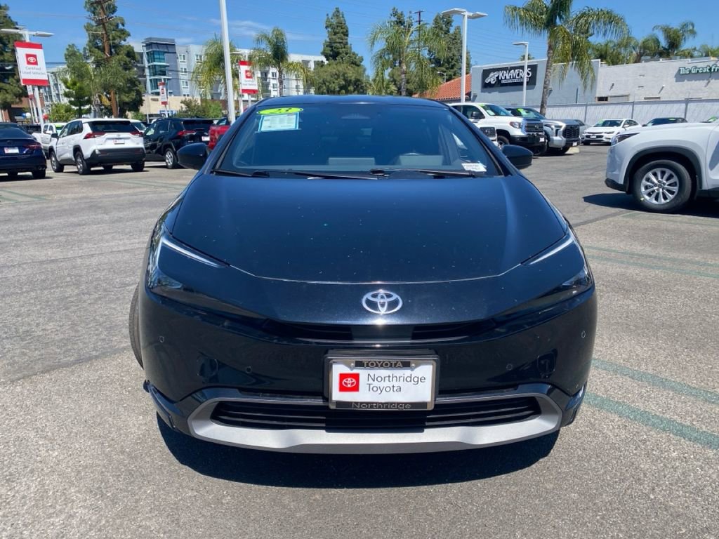 Used 2023 Toyota Prius XLE image 2