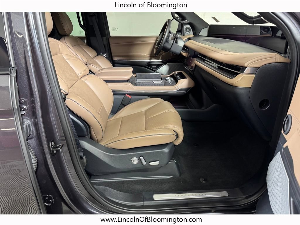 Certified 2025 Lincoln Navigator Black Label AWD/4WD image 15