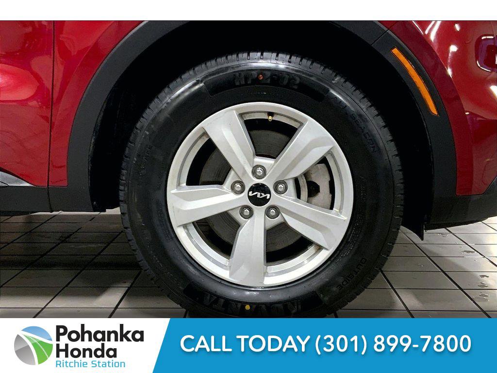 Used 2023 Kia Sorento LX image 8