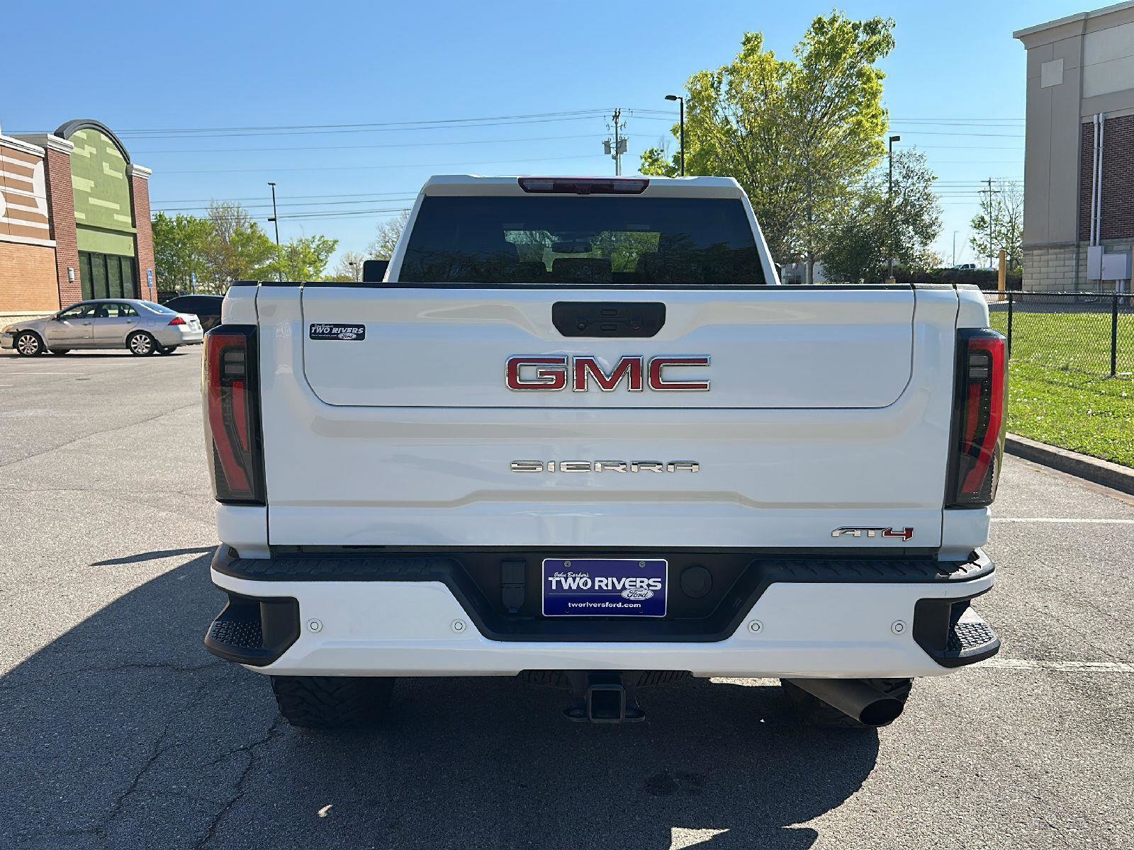 Used 2024 GMC Sierra 2500 AT4 image 4