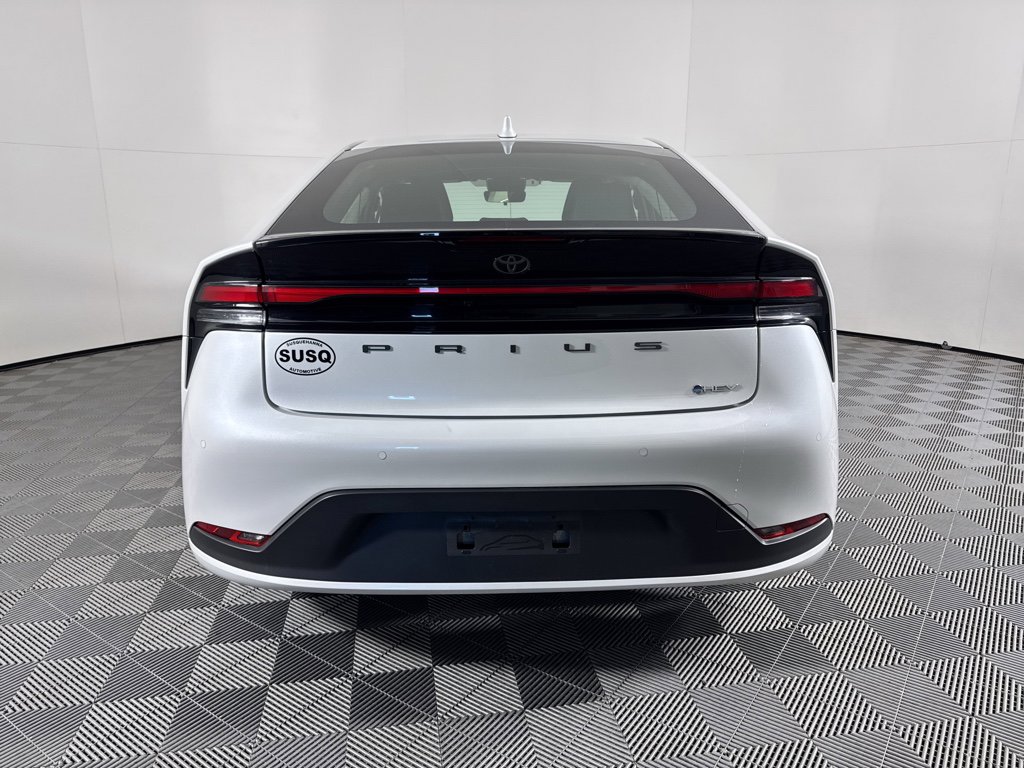 Used 2025 Toyota Prius LE image 9