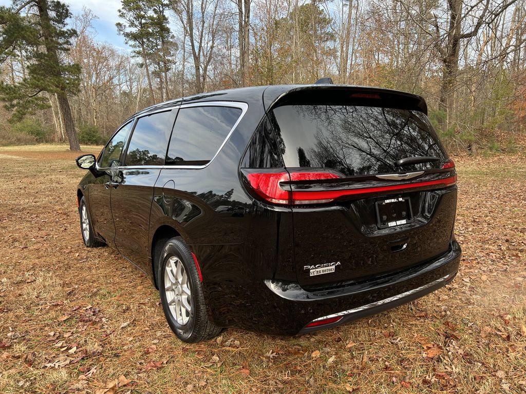 New 2026 Chrysler Pacifica Select FWD image 5