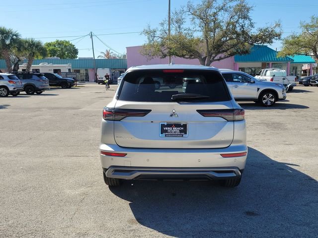 New 2026 Mitsubishi Outlander SE image 5