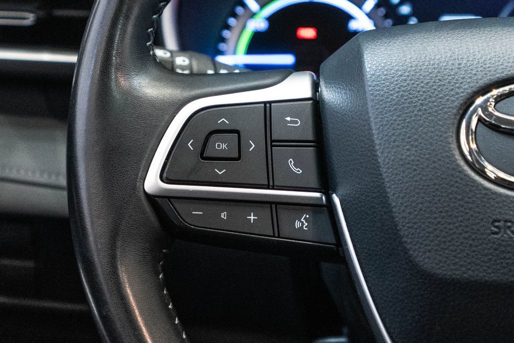 Used 2023 Toyota Highlander XLE AWD/4WD image 18