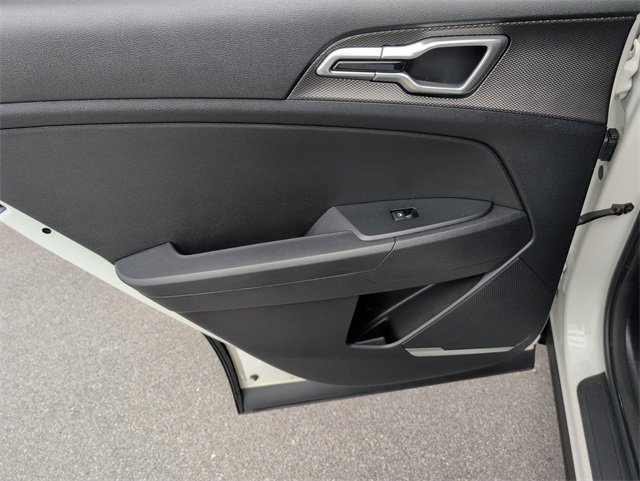 Used 2023 Kia Sportage LX image 31