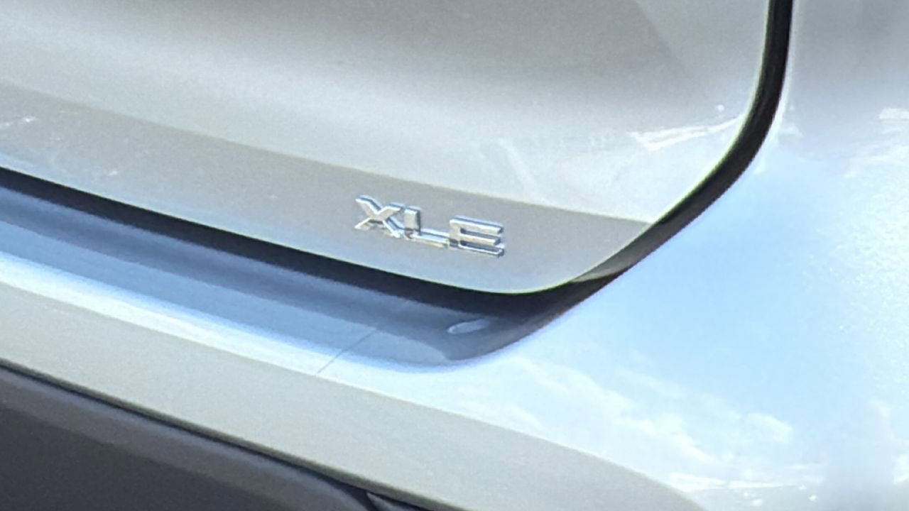 New 2025 Toyota Highlander XLE image 8