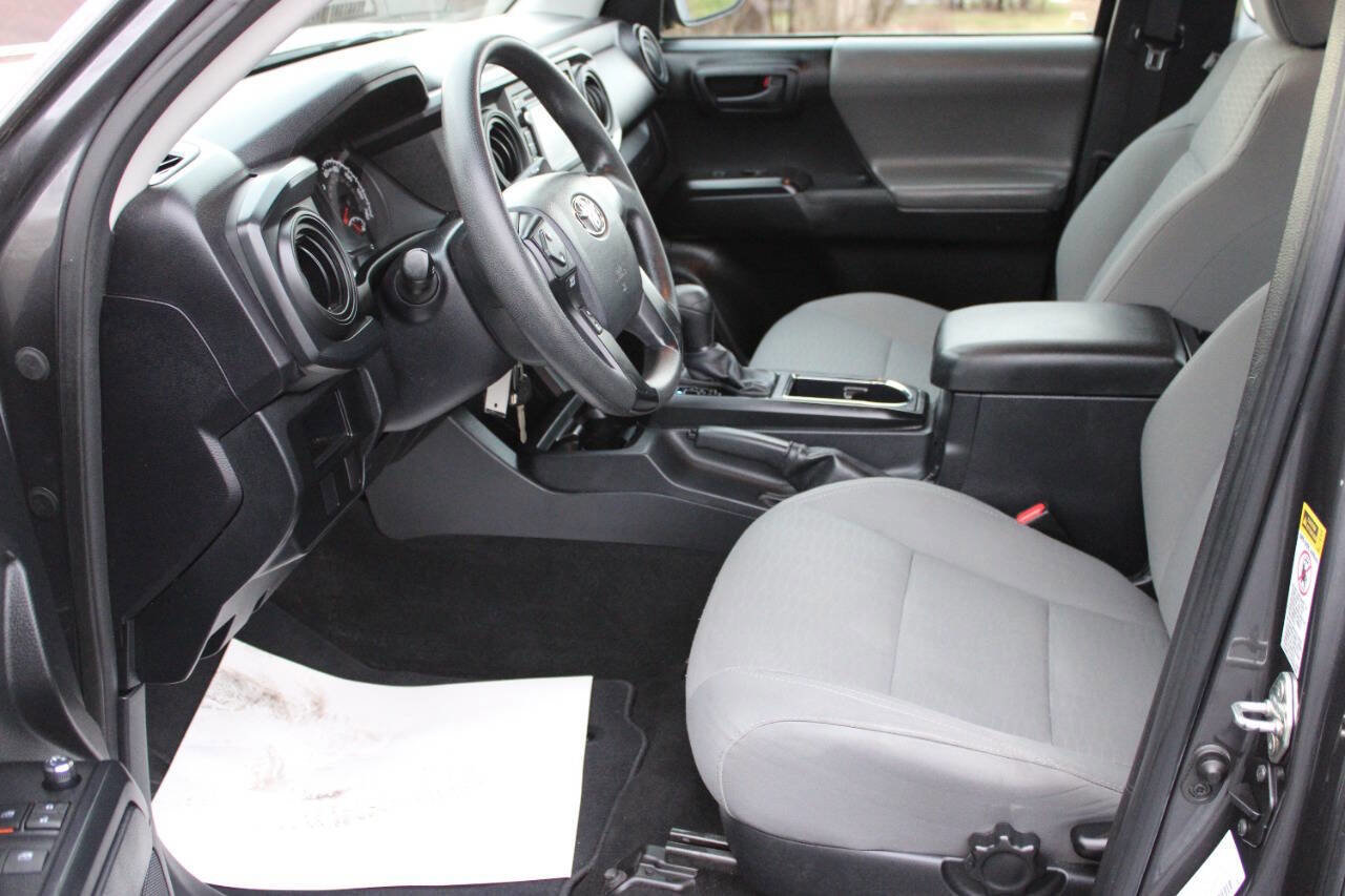 Used 2017 Toyota Tacoma 4x4 Access Cab image 9