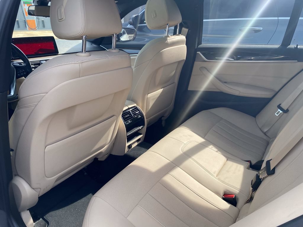 Used 2021 BMW 530e w/ Convenience Package RWD image 5